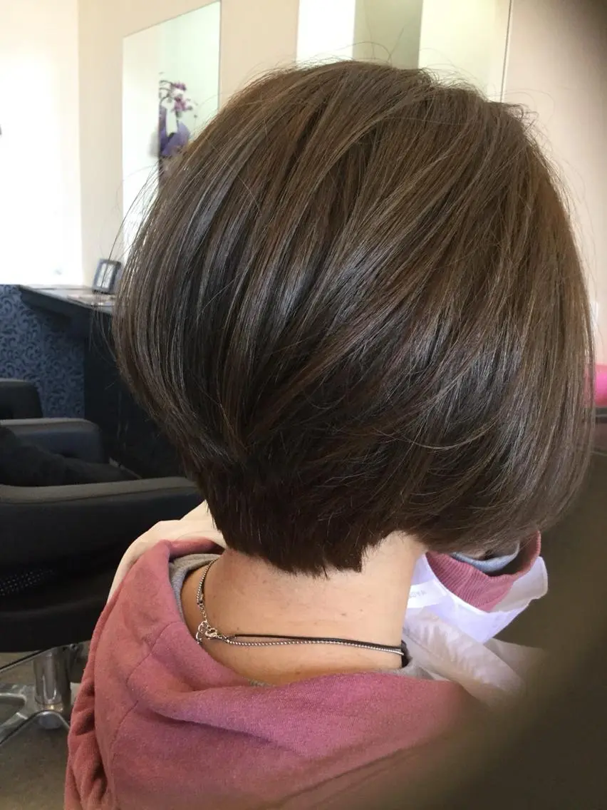 ショート カラー ブルーカラー ブルージュ グラデーションカラー 小野岡 潤子のヘアスタイル