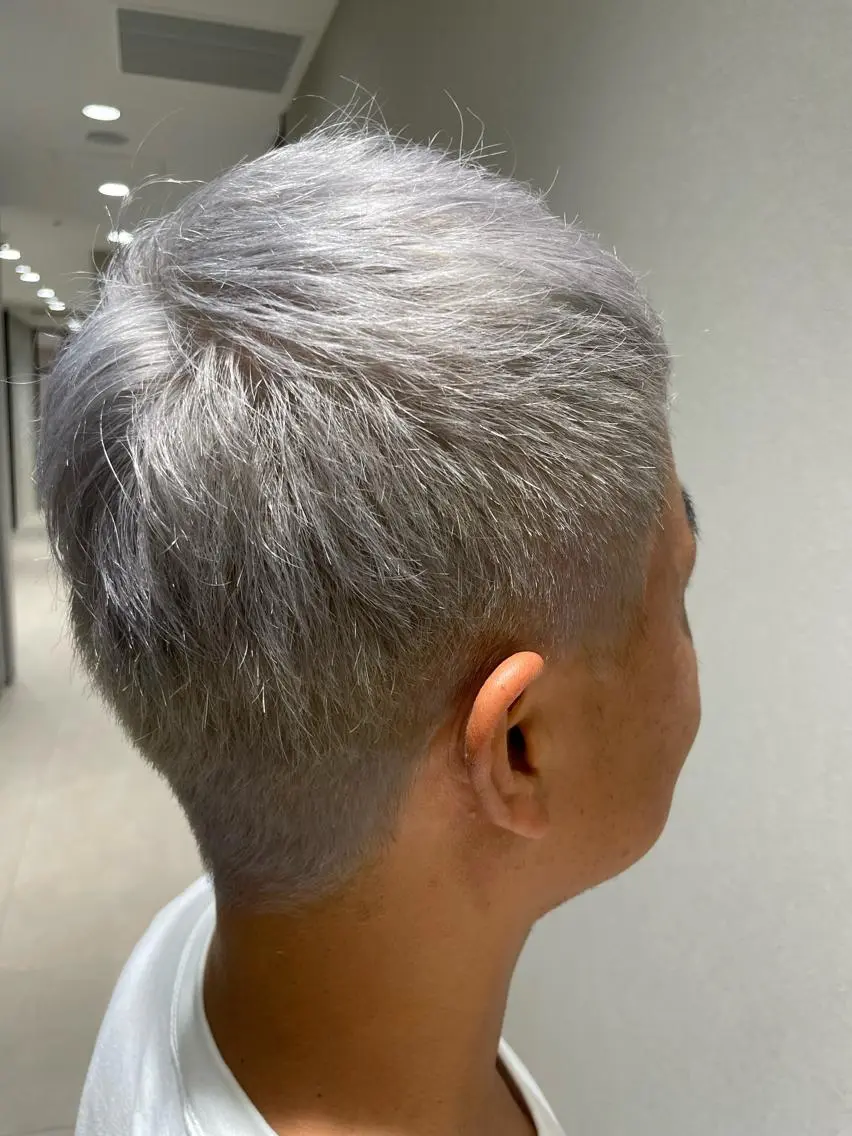 ショート カラー メンズ メンズブリーチ ブリーチ シルバー ショートヘア カット ヘアカラー トリートメント ✅ｼｪｱｻﾛﾝJAM 相田友和のヘアスタイル