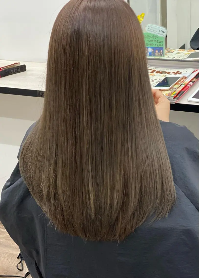 ロング カラー グレージュ louwe 武藤幸世のヘアスタイル