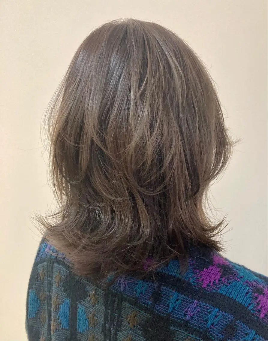 セミロング カラー レイヤーカット 品田 真里のヘアスタイル