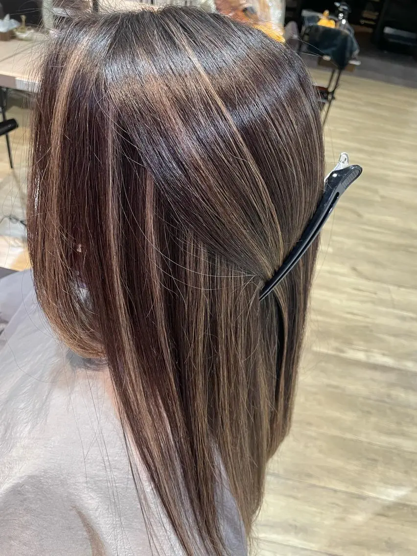 ロング ハイライト 前田 菜奈子のヘアスタイル