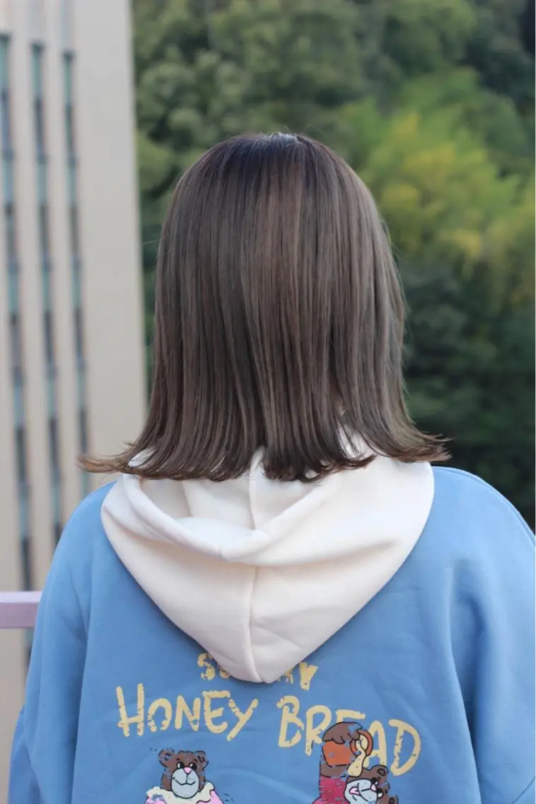 ミディアム カラー ブリーチ ダブルカラー グレージュ カーキグレージュ ブリーチなしカラー カット Viage （ビアージュ）のヘアスタイル