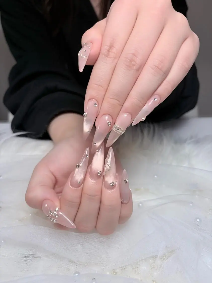 ネイル 韓国ネイル マグネットネイル 持ち込み ニュアンスネイル シンプルネイル ハンドネイル Huyn Nail Shinjyukuのネイルデザイン