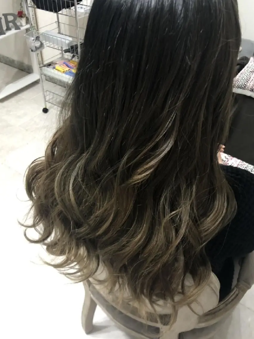 カラー ロング ヘアアレンジ アッシュ グラデーションカラー See by merの眉毛・アイブロウイメージ