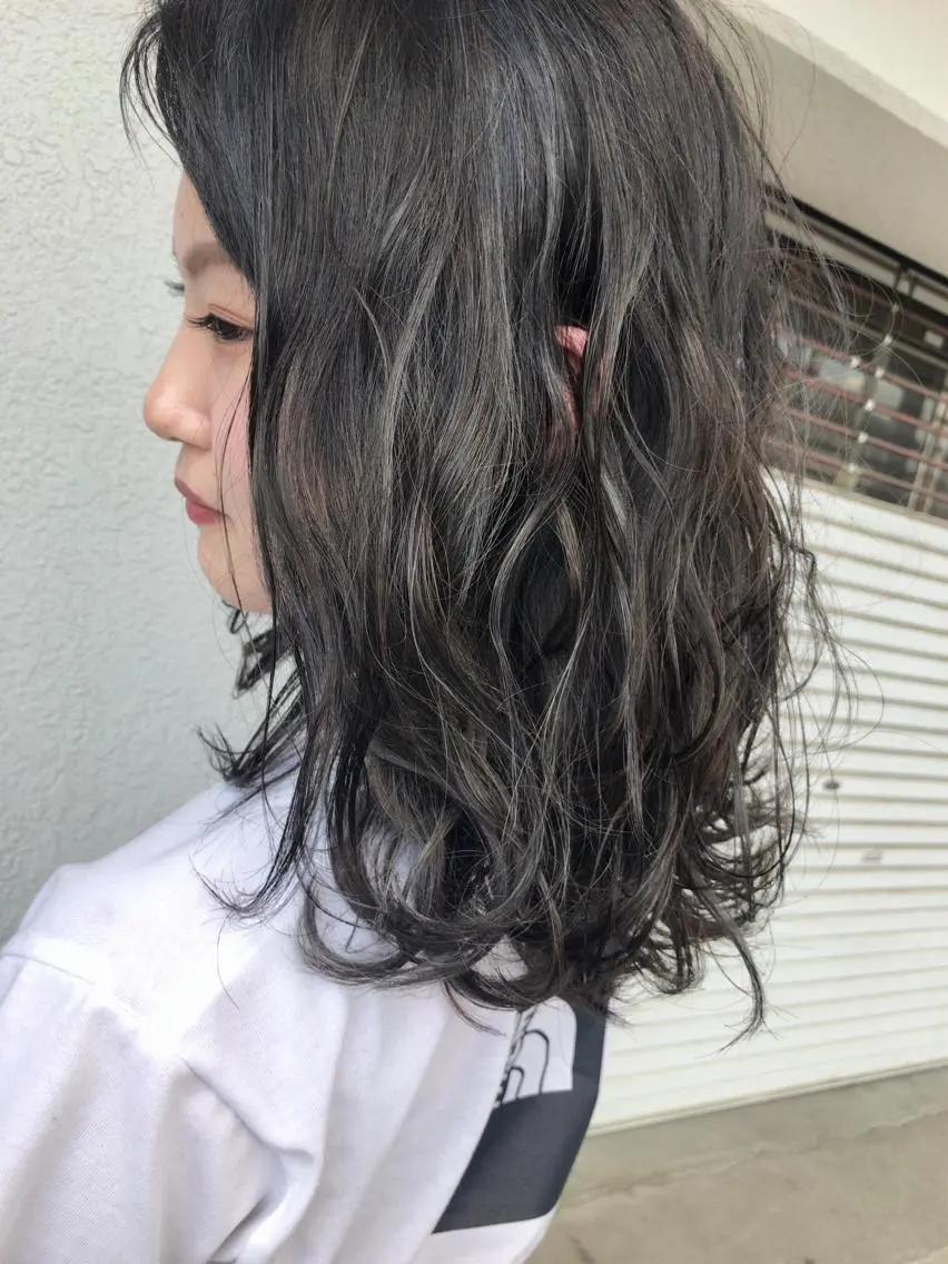 ミディアム カラー ダブルカラー ハイライトカラー ハイライト ヘアカラー レイヤーカット匠 イソザキノリユキのヘアスタイル
