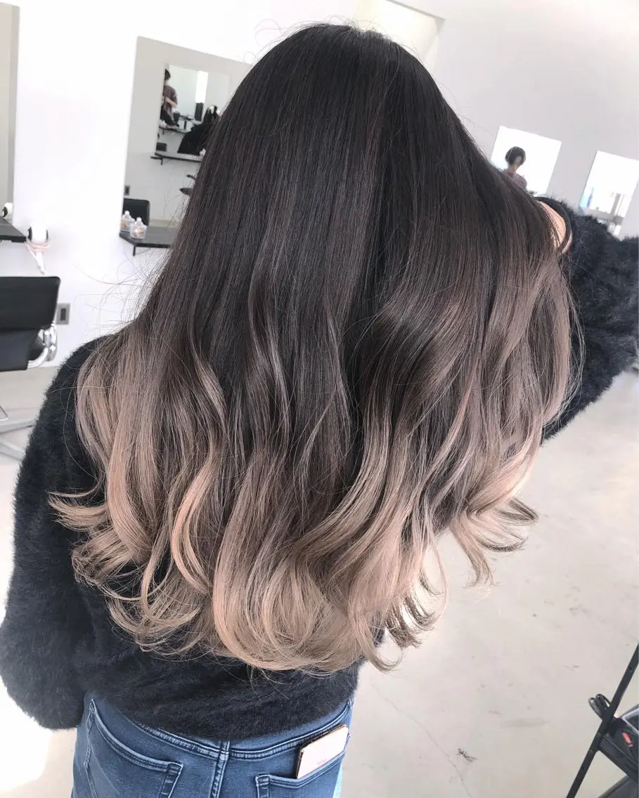 セミロング カラー グラデーションカラー シルバー ホワイトシルバー ブリーチ 透明感HIDEのヘアスタイル