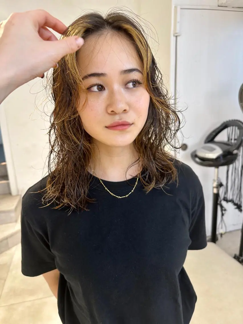 ミディアム カラー パーマ ハイライトカラー ハイライト 顔周りカット/透明感 カラー✂️MEIのヘアスタイル