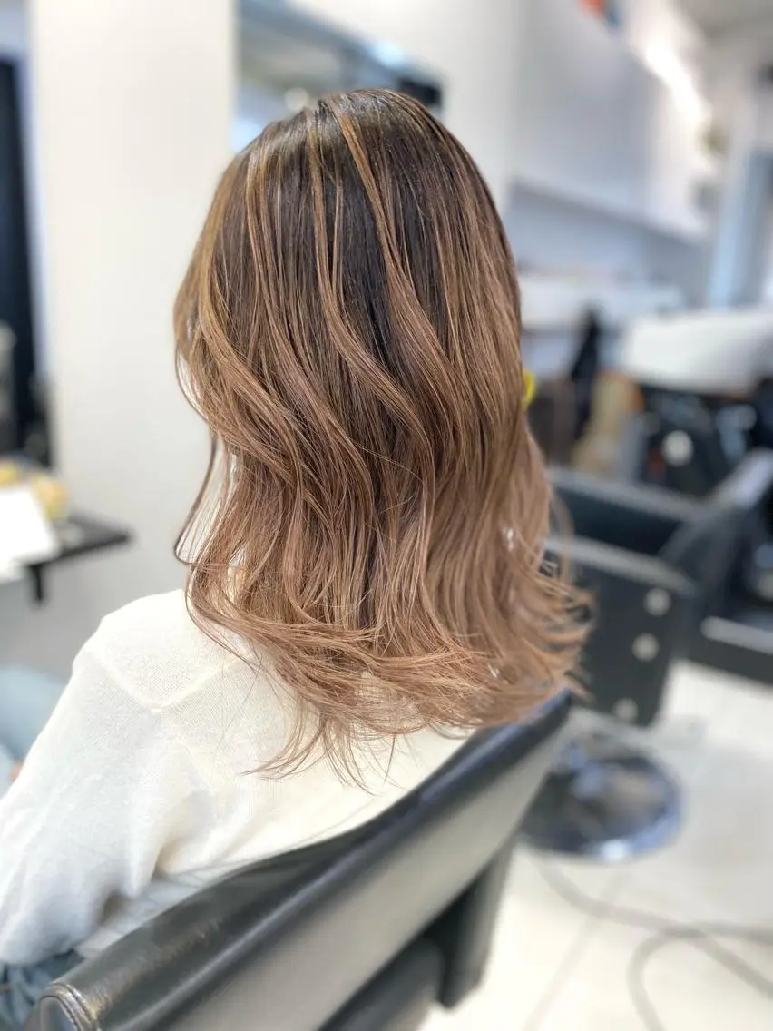 セミロング カラー バレイヤージュ レイヤーカット カット ヘアカラー トリートメント opus 店長大和 レイヤー/赤み消しのヘアスタイル