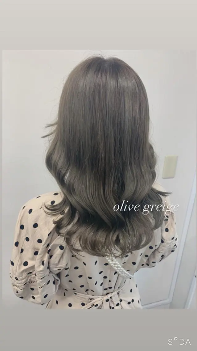 ロング カラー 抜け感レイヤー︴ ニュアンスカラーのヘアスタイル