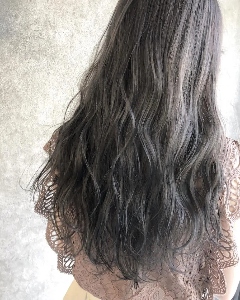 ロング カラー カット ヘアカラー 顔周りレイヤーカット ブリーチminamiのヘアスタイル