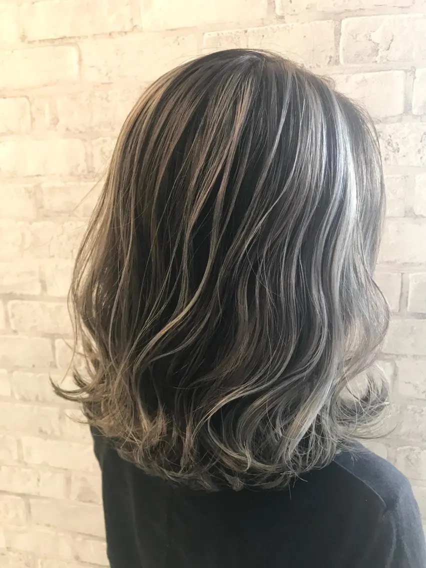 ミディアム ハイライト アース越谷 レイクタウン店のヘアスタイル