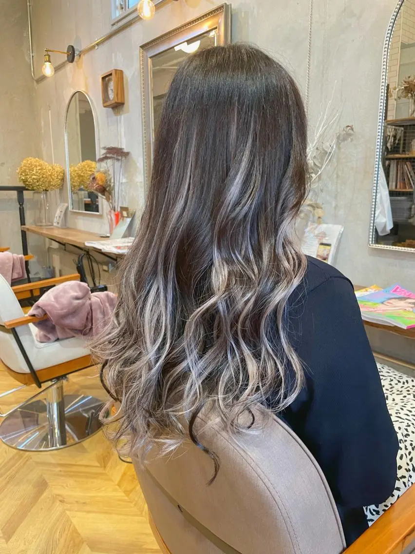 ロング カラー シールエクステ アッシュ アッシュグレー ミストバング ブリーチ カット ヘアカラー エクステ エクステ指名No.1 【店長】橘田のヘアスタイル