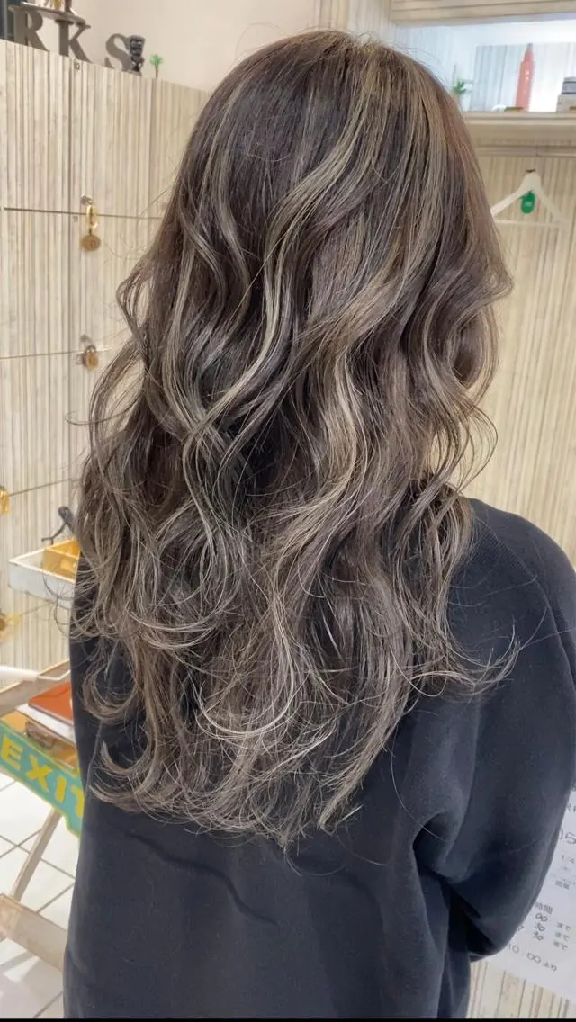 ロング カラー デザインカラー⭐️ Yamauchiのヘアスタイル