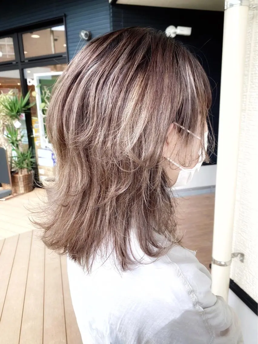 ミディアム カラー ハイライトカラー 外国人風カラー ハイライト ウルフカット メンズヘア特化 崎田 成人のヘアスタイル