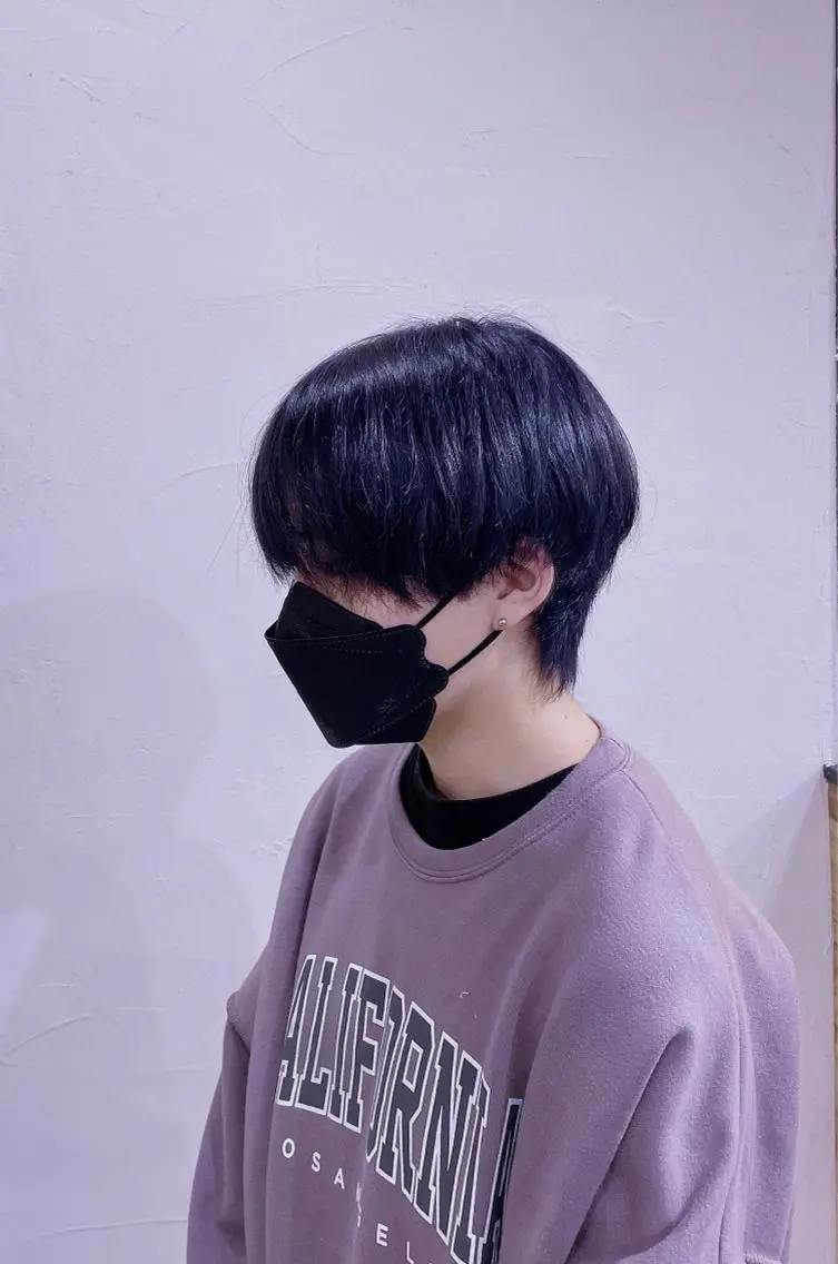 ショート カラー メンズ メンズブリーチ ブリーチ ブルーカラー ブルーバイオレット バイオレットカラー ヘアカラー soin by poshのヘアスタイル
