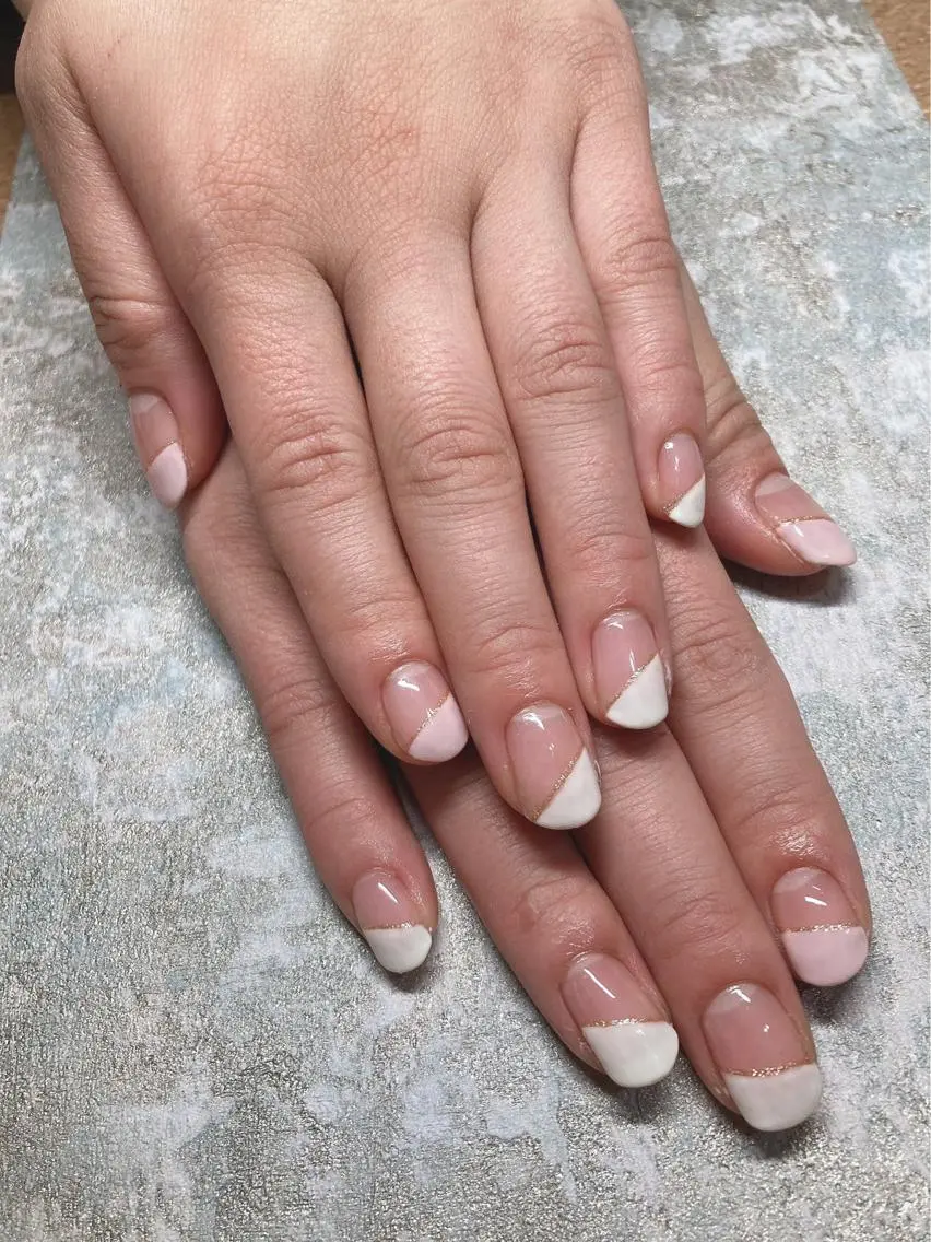 ネイル フレンチネイル 斜めフレンチ シンプルネイル aki_orenge nailのネイルデザイン