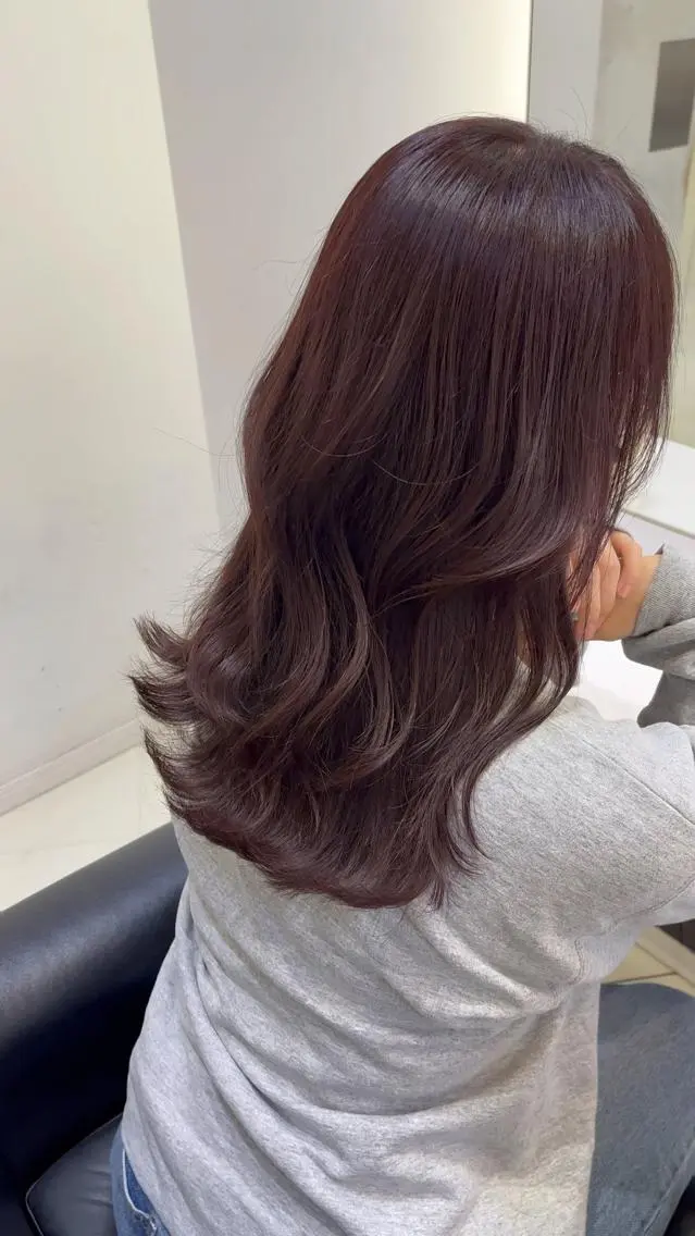 セミロング ピンクブラウン ヘアカラー mickey Yuinaのヘアスタイル