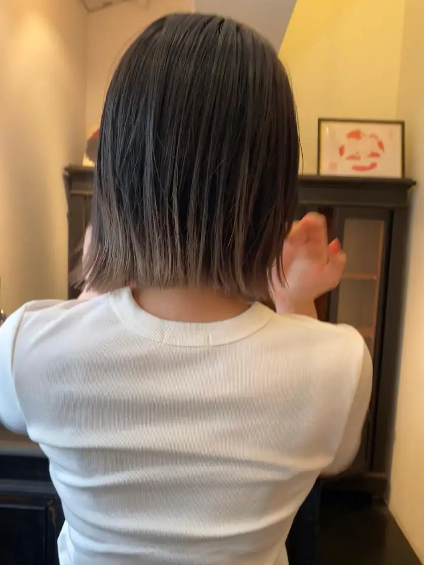 ショート カラー ブリーチ グラデーションカラー ボブ tonari 梅田、中崎町のヘアスタイル
