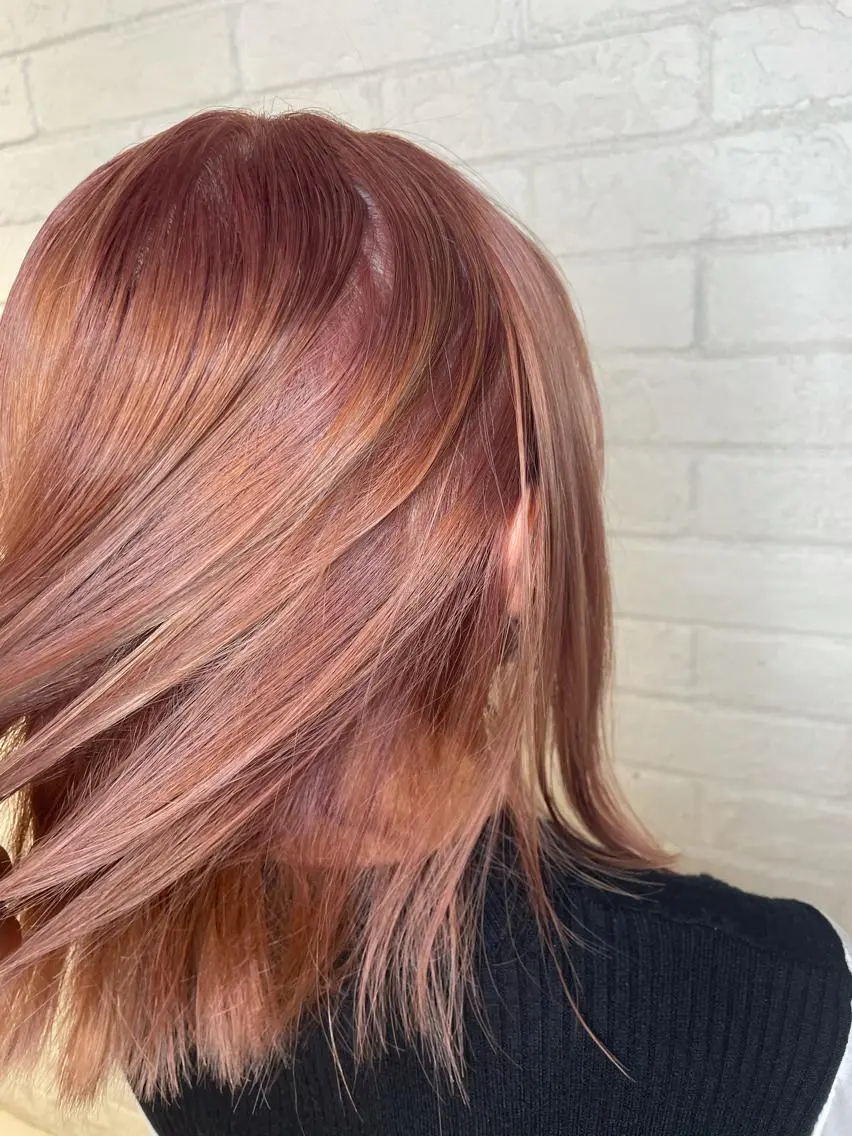 セミロング カラー ヘアアレンジ ピンクカラー deseo 透明色艶カラーツバサのヘアスタイル