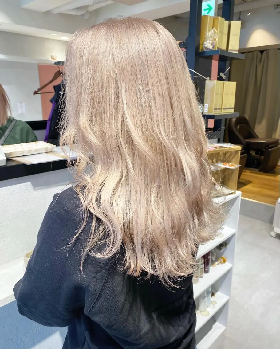 ミディアム デザイン🥇複雑履歴 ハイトーン特化のヘアスタイル