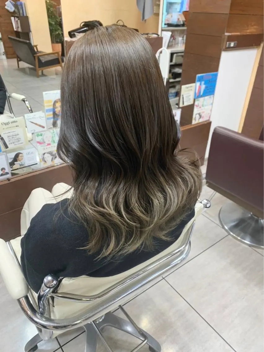 セミロング レイヤー/艶髪カラー 森本くるみのヘアスタイル