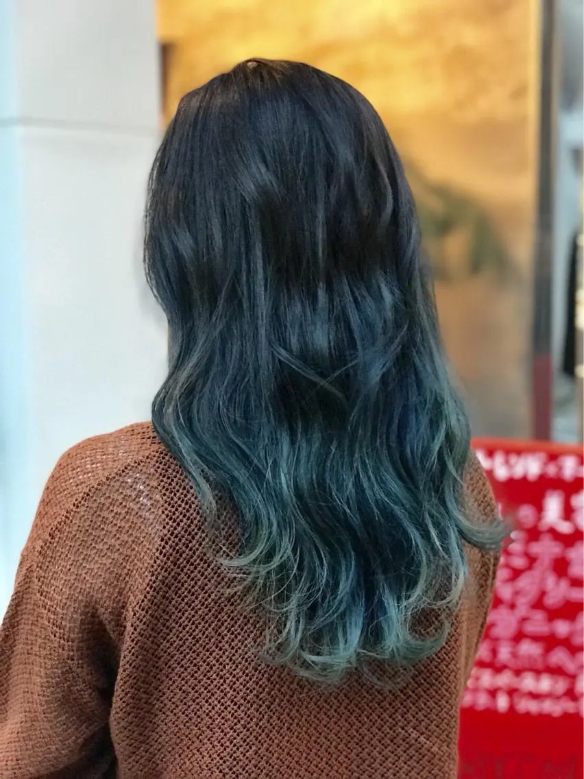 セミロング カラー ブルーカラー グラデーションカラー ネイビーカラー 🫟Blanco🫟 Color&Careのヘアスタイル