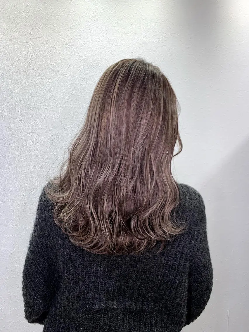 ロング カラー 透明感カラー ハイライトカラー ハイライト ヘアカラー トリートメント ミルクティーベージュ ブリーチ 店長 清水のヘアスタイル