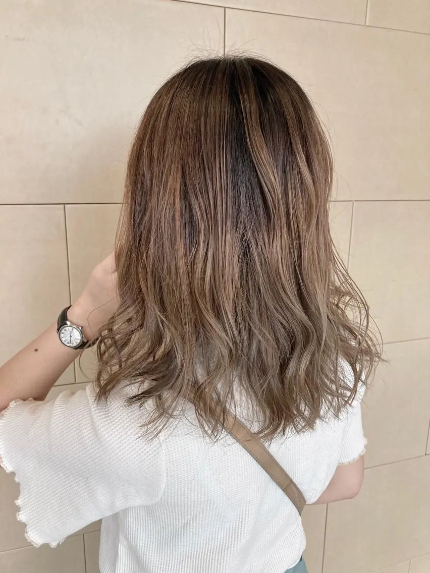 セミロング レイヤーカット タカツド ユウキのヘアスタイル