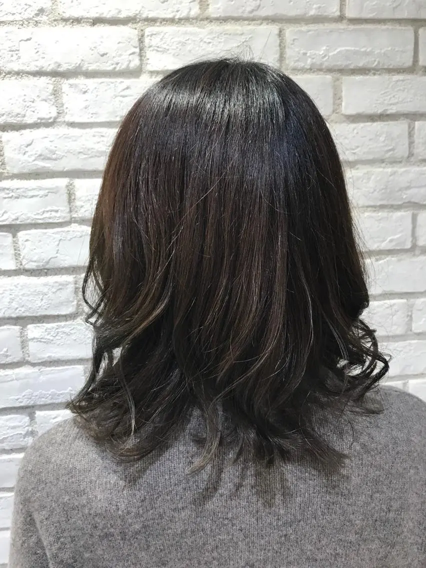 ミディアム カラー 切りっぱなしボブ アッシュ ブリーチ ブルーカラー ブルーアッシュ Ash 戸田公園店のヘアスタイル