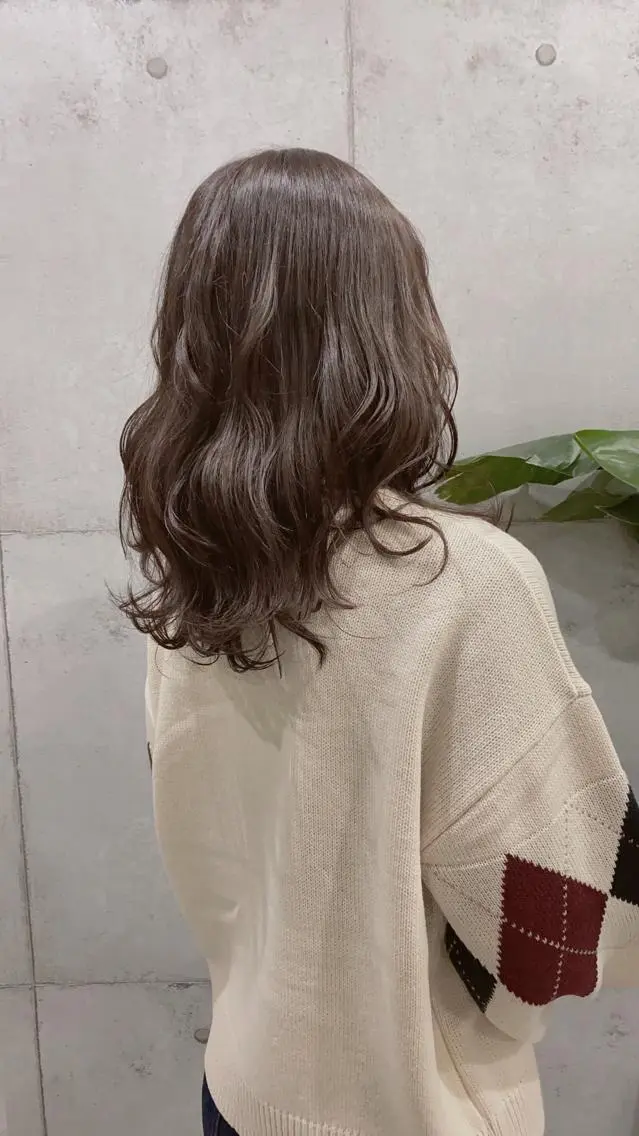 ミディアム カラー newi赤羽 HINATAのヘアスタイル