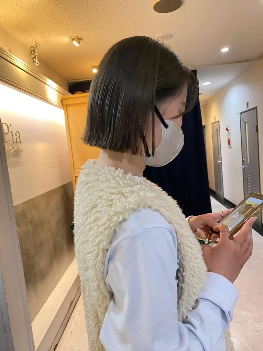 ショート カラー グレージュ オリーブグレージュ オリーブグレー カット Pia ツボイ ケイタのヘアスタイル