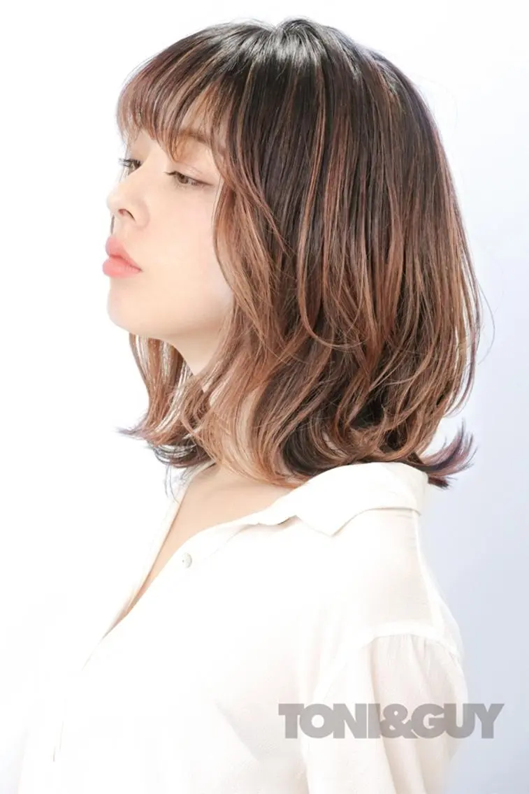 ミディアム カラー ヘアアレンジ KONOMI スタイリストのヘアスタイル