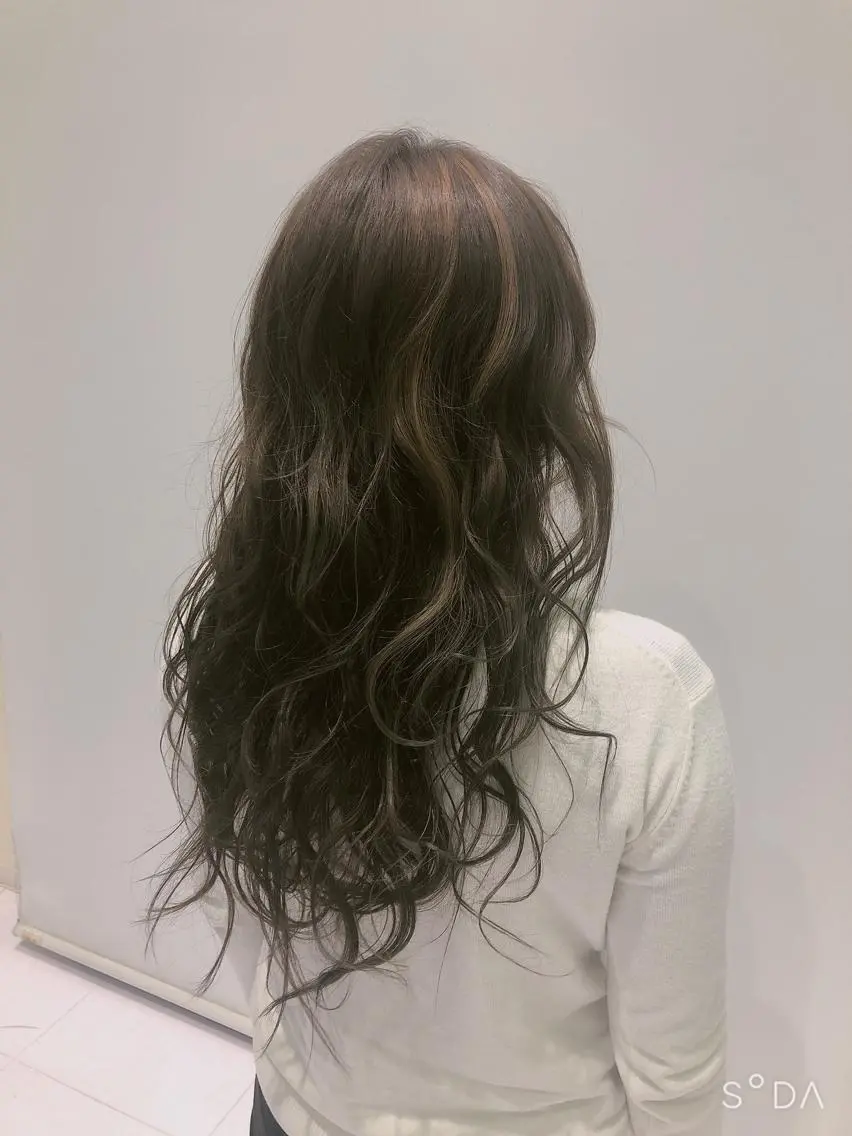 セミロング カラー ハイライトカラー ハイライト 福井 なつきのヘアスタイル