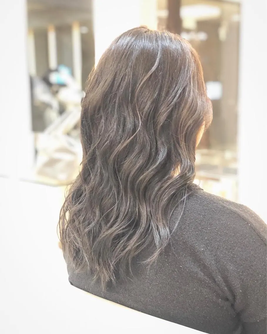 ロング カラー フォギーグレージュ グレージュ 大西 涼のヘアスタイル