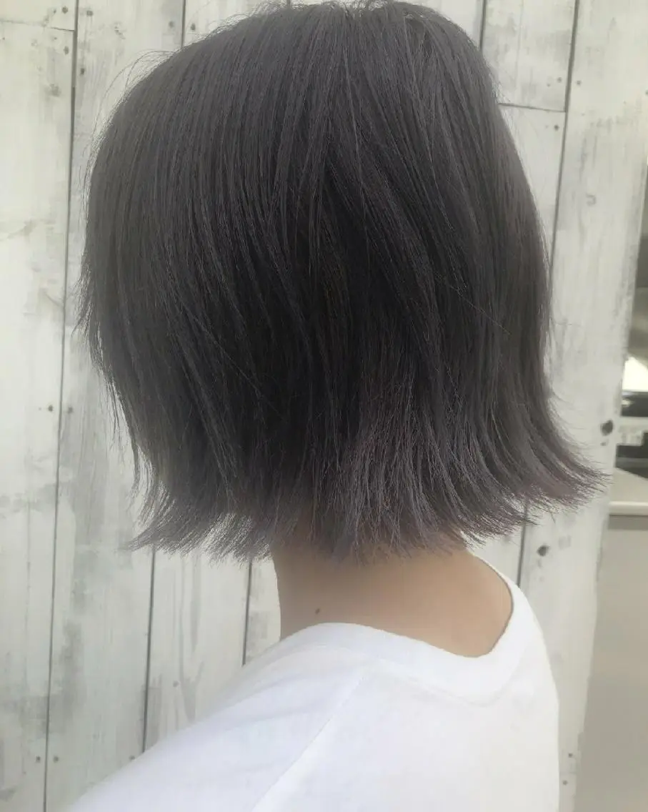 カラー ブリーチ シルバー hase _のヘアスタイル