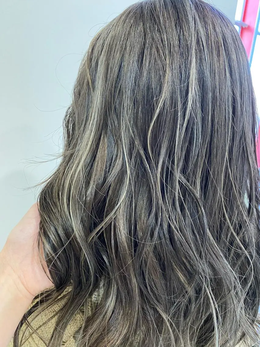 ロング ハイライト ヘアカラー 🌼透明感カラー ✳︎eri🌼のヘアスタイル