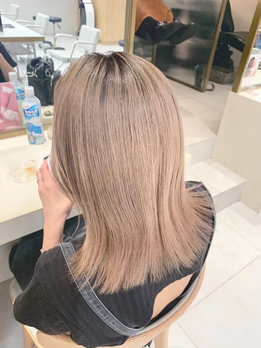 ミディアム カラー ベージュカラー 透明感カラー グレージュ ボブ カット ヘアカラー トリートメント レイヤー専門家 ダブルカラー修のヘアスタイル