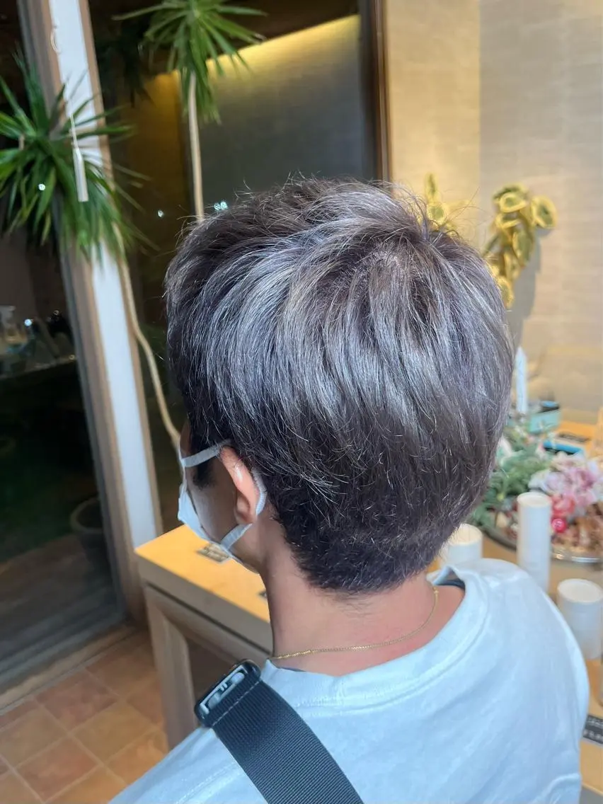 カラー メンズ メンズブリーチ ブリーチ シルバー Hair...DiA YUNAのヘアスタイル