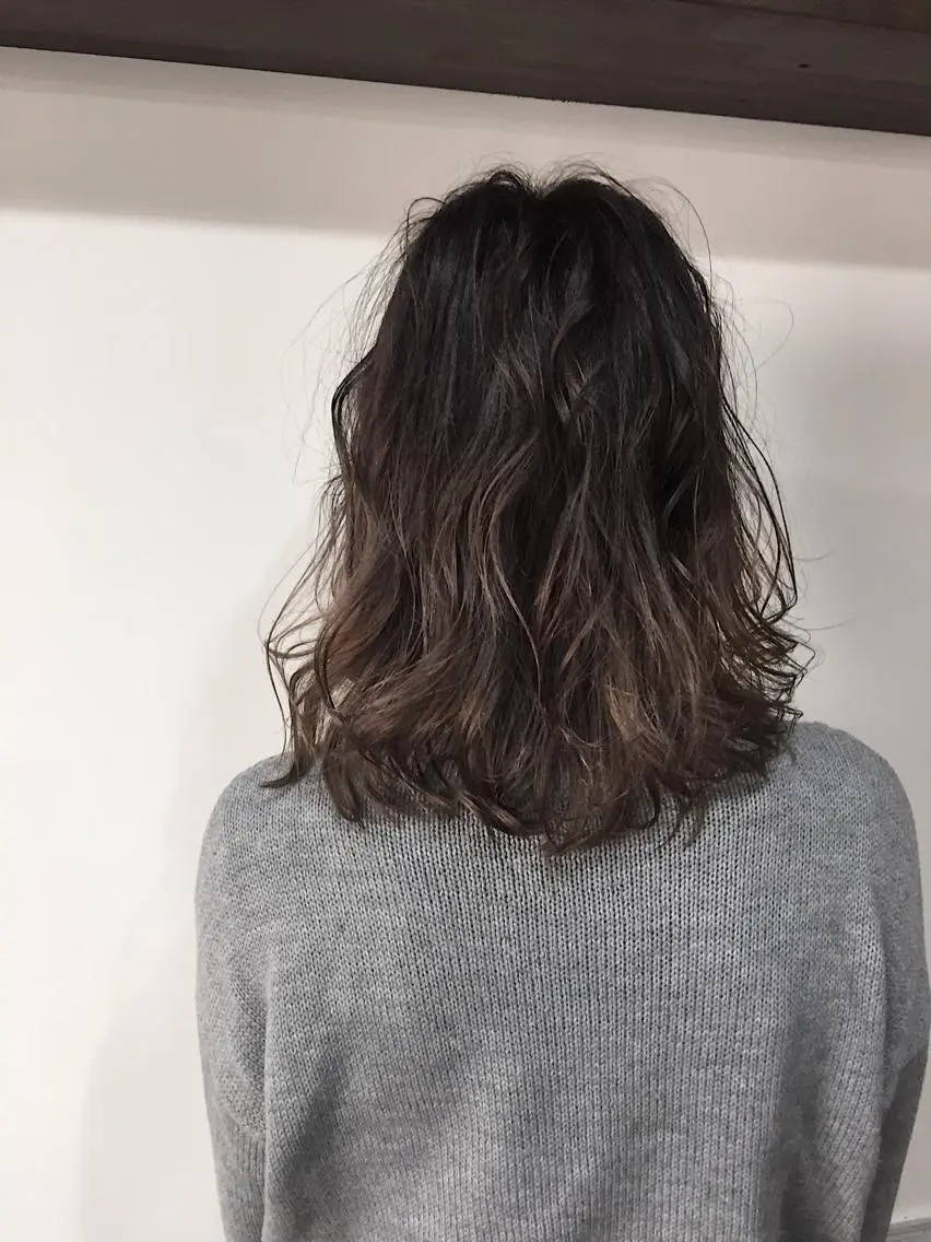 ミディアム カラー アッシュ ラベンダーカラー ラベンダーアッシュ ヘアカラー トリートメント ヘアセット カラー特化サロン大阪 ルービック江坂/新城のヘアスタイル