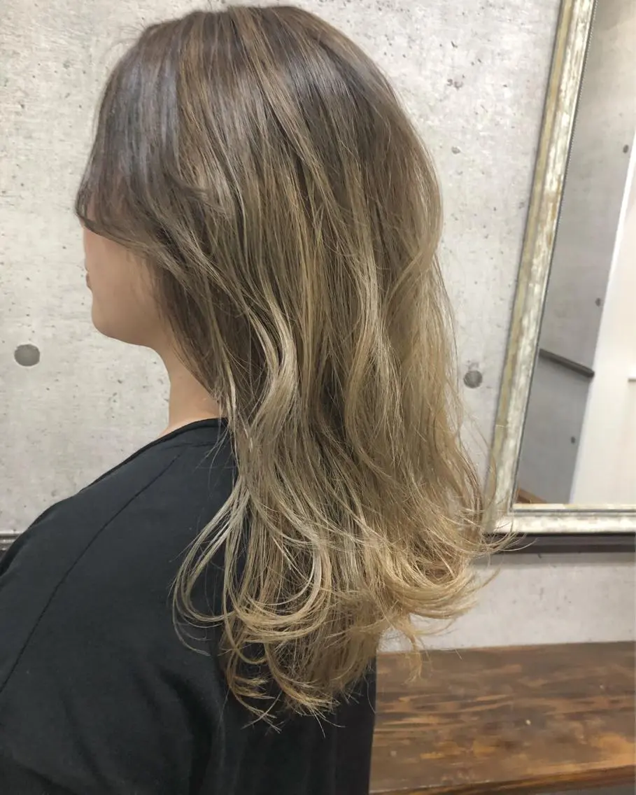 セミロング レイヤーカット ヘアカラー トリートメント 江原 彩華のヘアスタイル