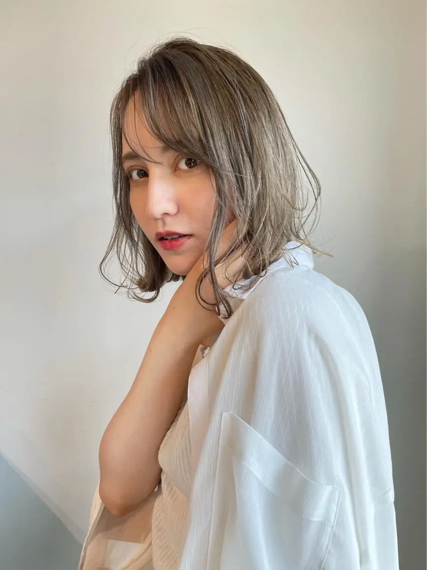ミディアム カラー ヘアアレンジ ミディアムパーマ バレイヤージュ ブリーチ ケアブリーチ ダブルカラー Luana / 公式 / 大通のヘアスタイル