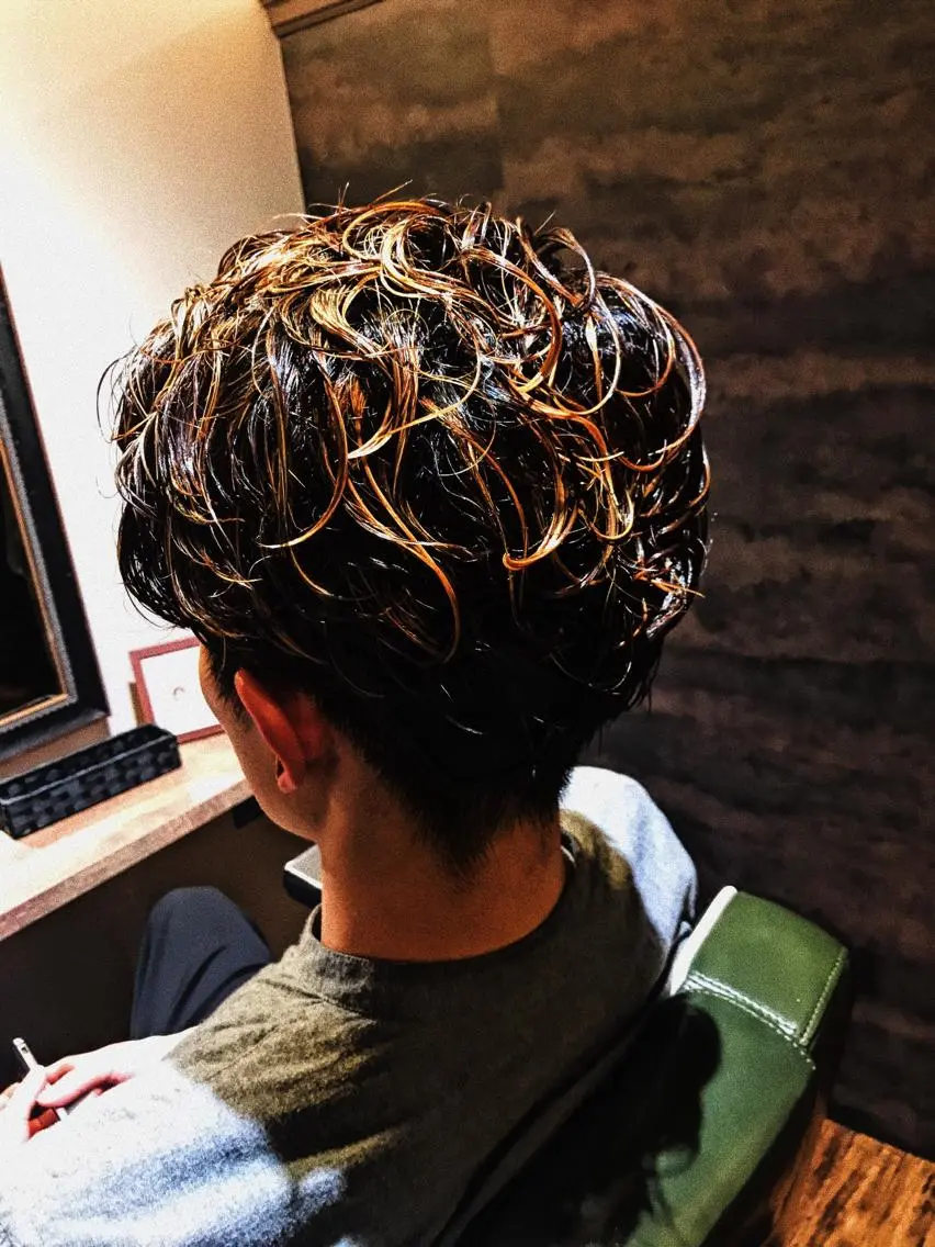 ミディアム カラー パーマ メンズ カット ヘアカラー パーマ 代表スタイリスト 直田 洋人のヘアスタイル