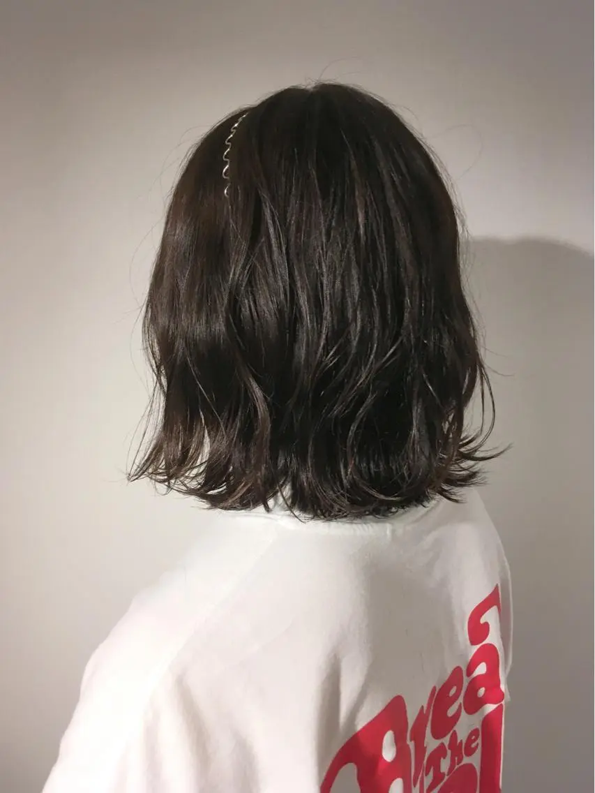 ミディアム カット ヘアカラー ヨナイ チヒロのヘアスタイル