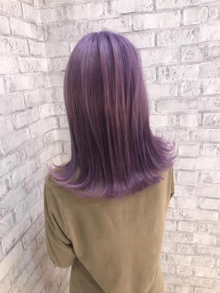 ミディアム カラー ヘアアレンジ ラベンダーカラー 外ハネヘア ヘアカラー トリートメント 秋山 幸太のヘアスタイル