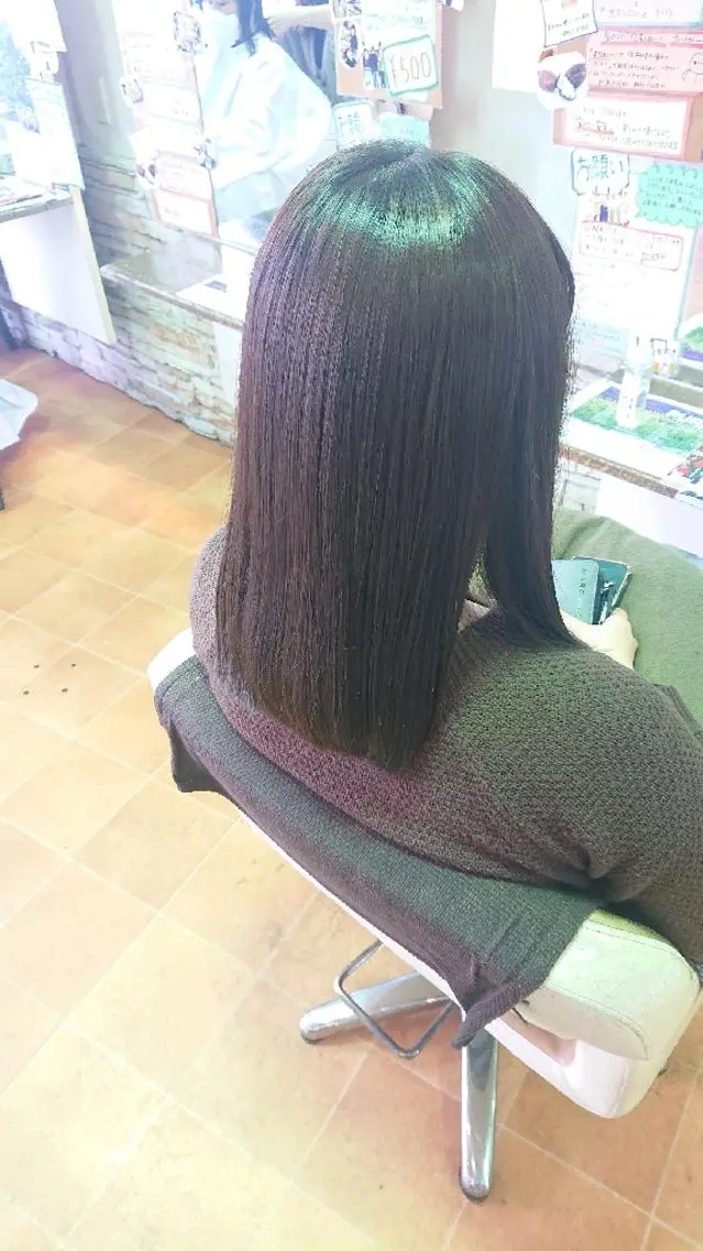 ミディアム カラー 山口 彩海のヘアスタイル