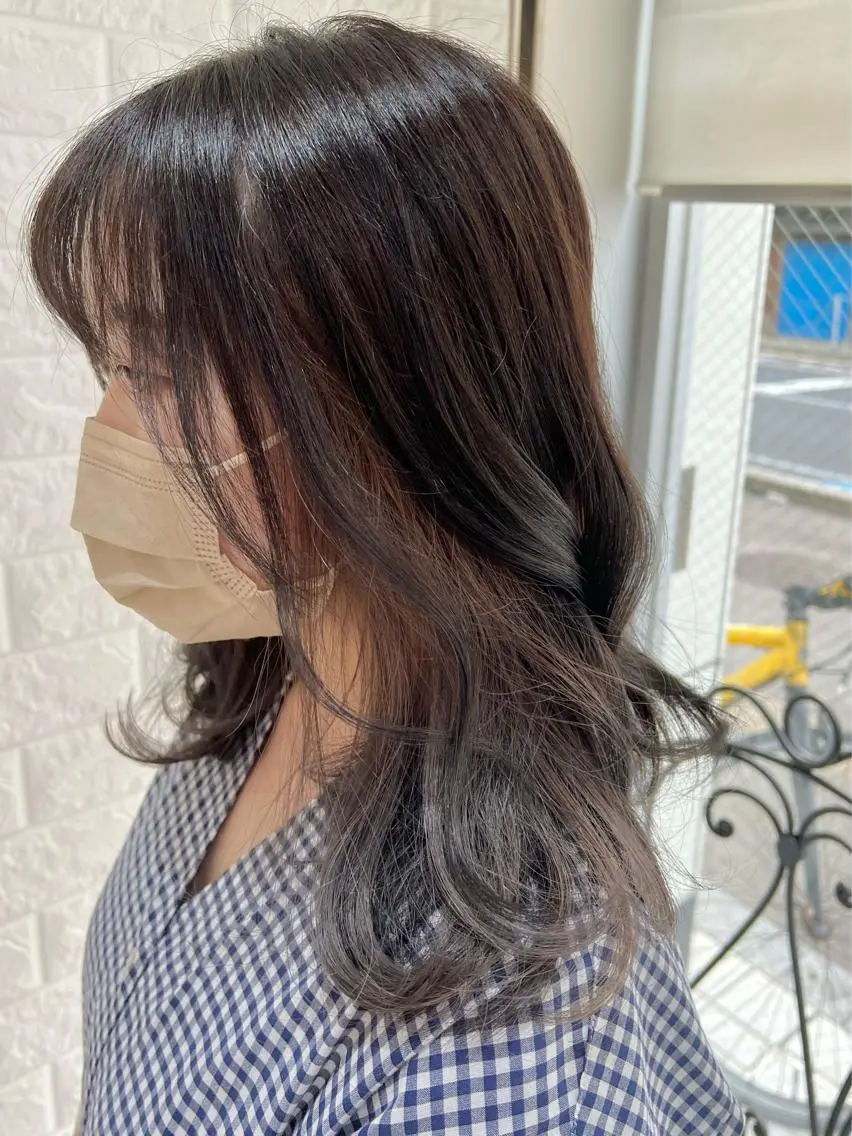 セミロング カラー ベージュカラー ブリーチ イヤリングカラー グレージュ インナーカラー ヘアカラー トリートメント 艶髪 ♡Tomiyaのヘアスタイル