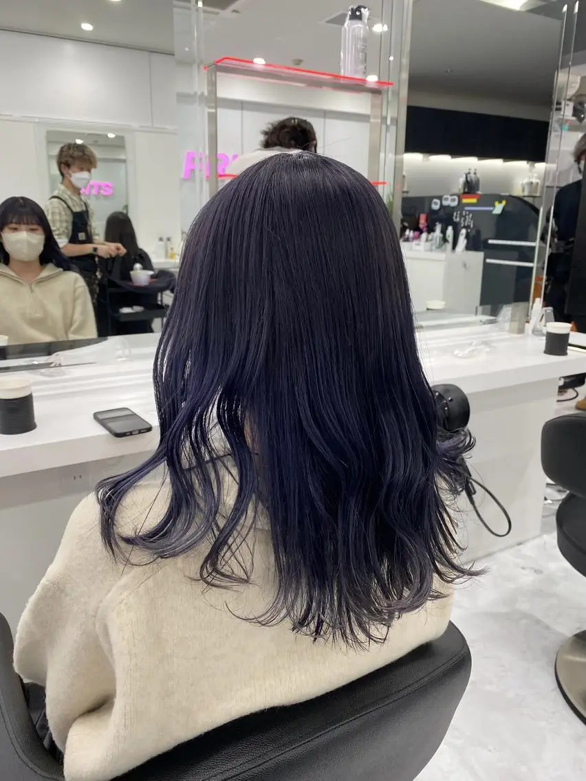 ミディアム ヘアカラー トリートメント 🤍ハイトーン寒色 🤍MADOKAのヘアスタイル