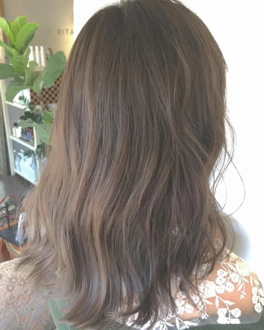 セミロング カラー パーマ ヘアアレンジ ベージュカラー エグチ アキラのヘアスタイル
