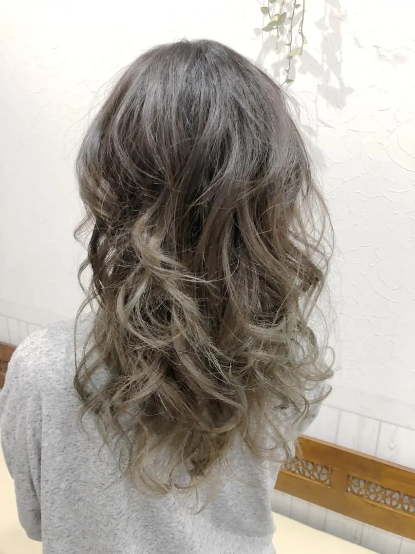 セミロング カラー アッシュ グラデーションカラー シルバー シルバーアッシュ Rise Heart 中村 裕介のヘアスタイル