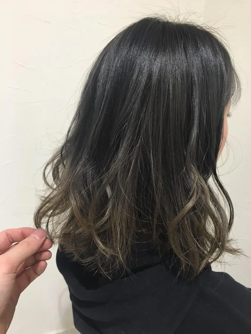 カラー ブルーカラー ブルージュ グラデーションカラー MERu/高橋裕之 /レイヤー/艶カラーのヘアスタイル